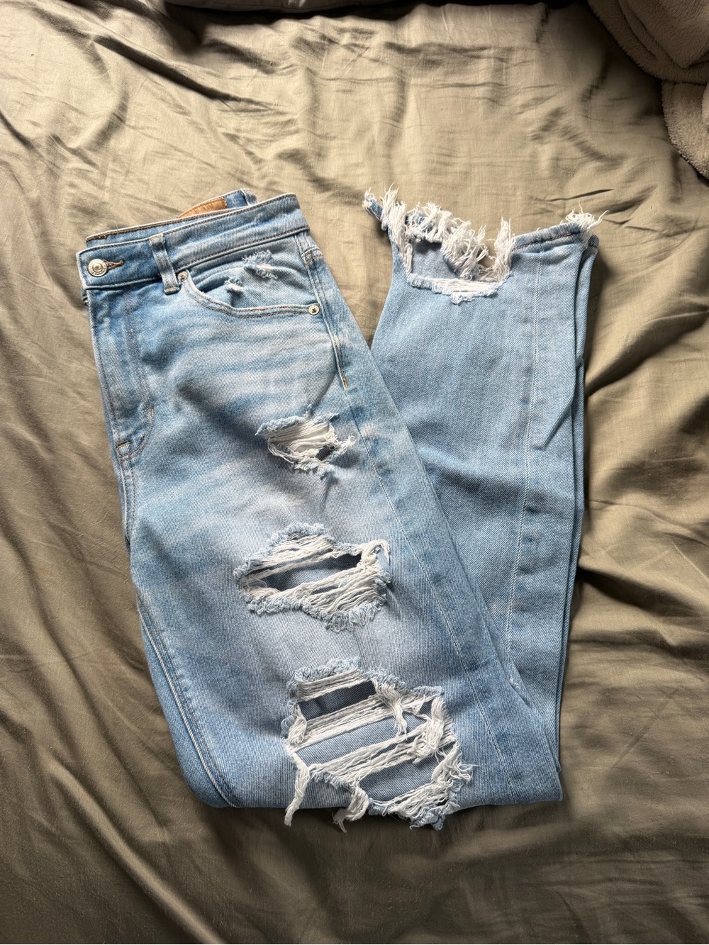 American Eagle Outfitters Light Blue Distressed Mom Jeans
